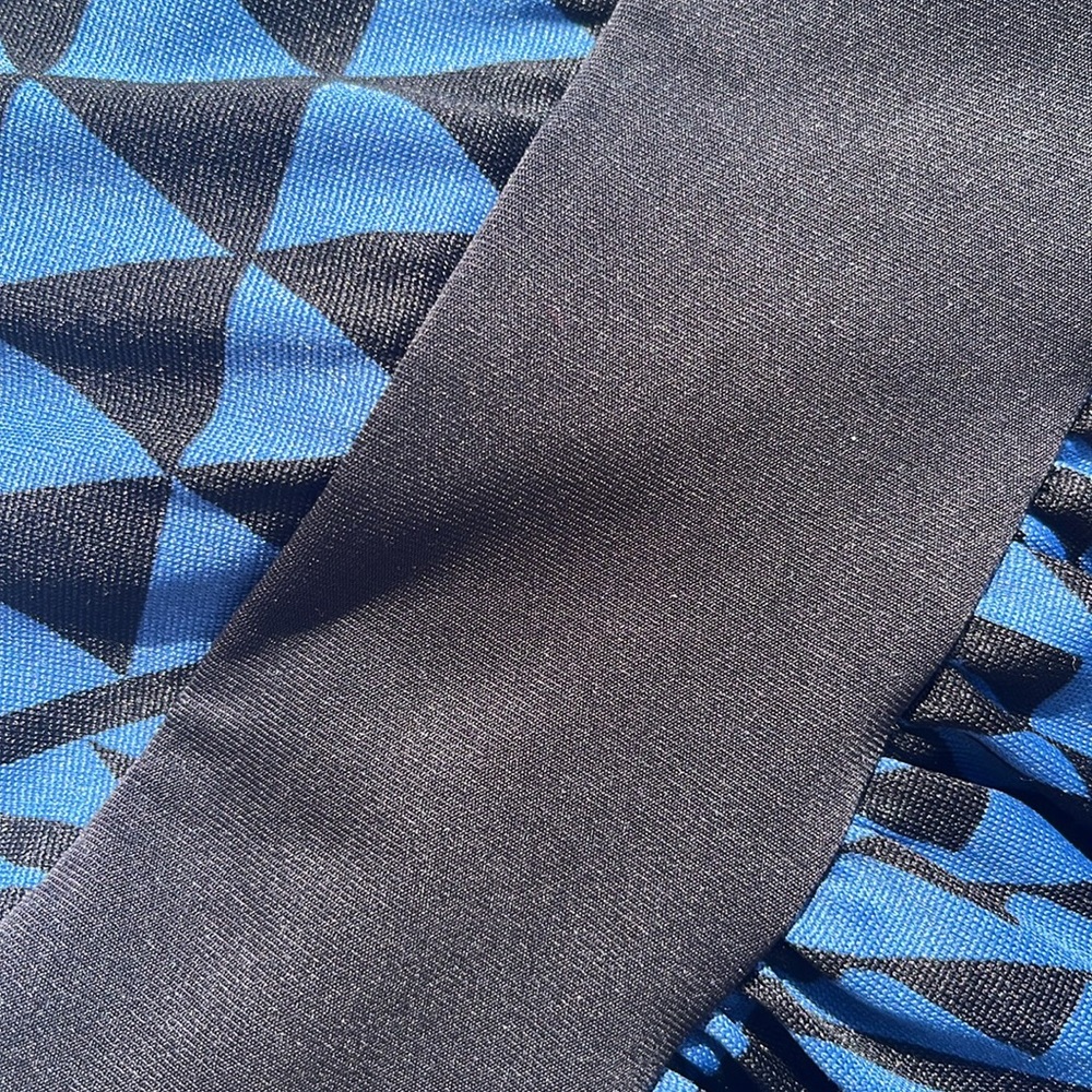 ❄️ Geometric Patterned Mini Dress - Picture 3 of 5